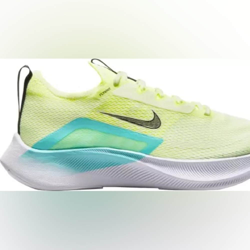 Women’s NIKE Zoom Fly 4